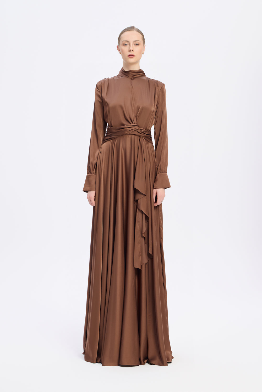 Drape Detaylı Dik Yaka Saten Uzun Abiye Elbise - 9072C - KAHVE