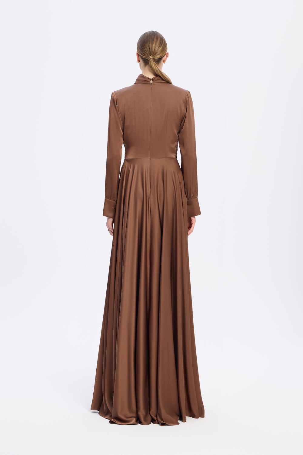 Drape Detaylı Dik Yaka Saten Uzun Abiye Elbise - 9072C - KAHVE