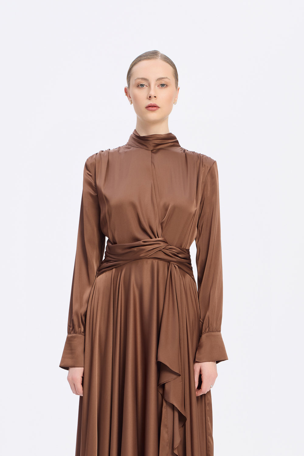 Drape Detaylı Dik Yaka Saten Uzun Abiye Elbise - 9072C - KAHVE