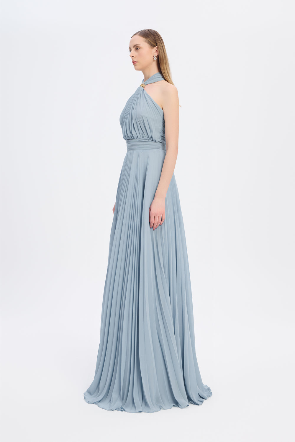 Broş Detaylı Halter Yaka Piliseli Uzun Abiye Elbise - 9097C - Puslu Mavi
