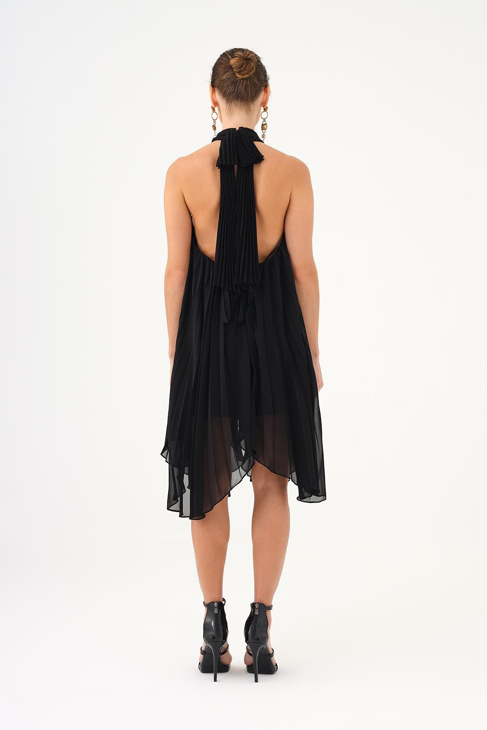 Halter Yaka Broş Detaylı Piliseli Mini Abiye Elbise - 9127C - SİYAH