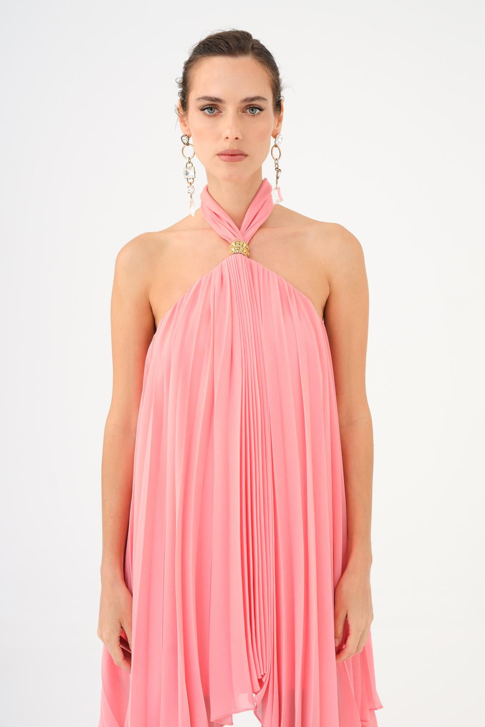Halter Yaka Broş Detaylı Piliseli Mini Abiye Elbise - 9127C - PEMBE