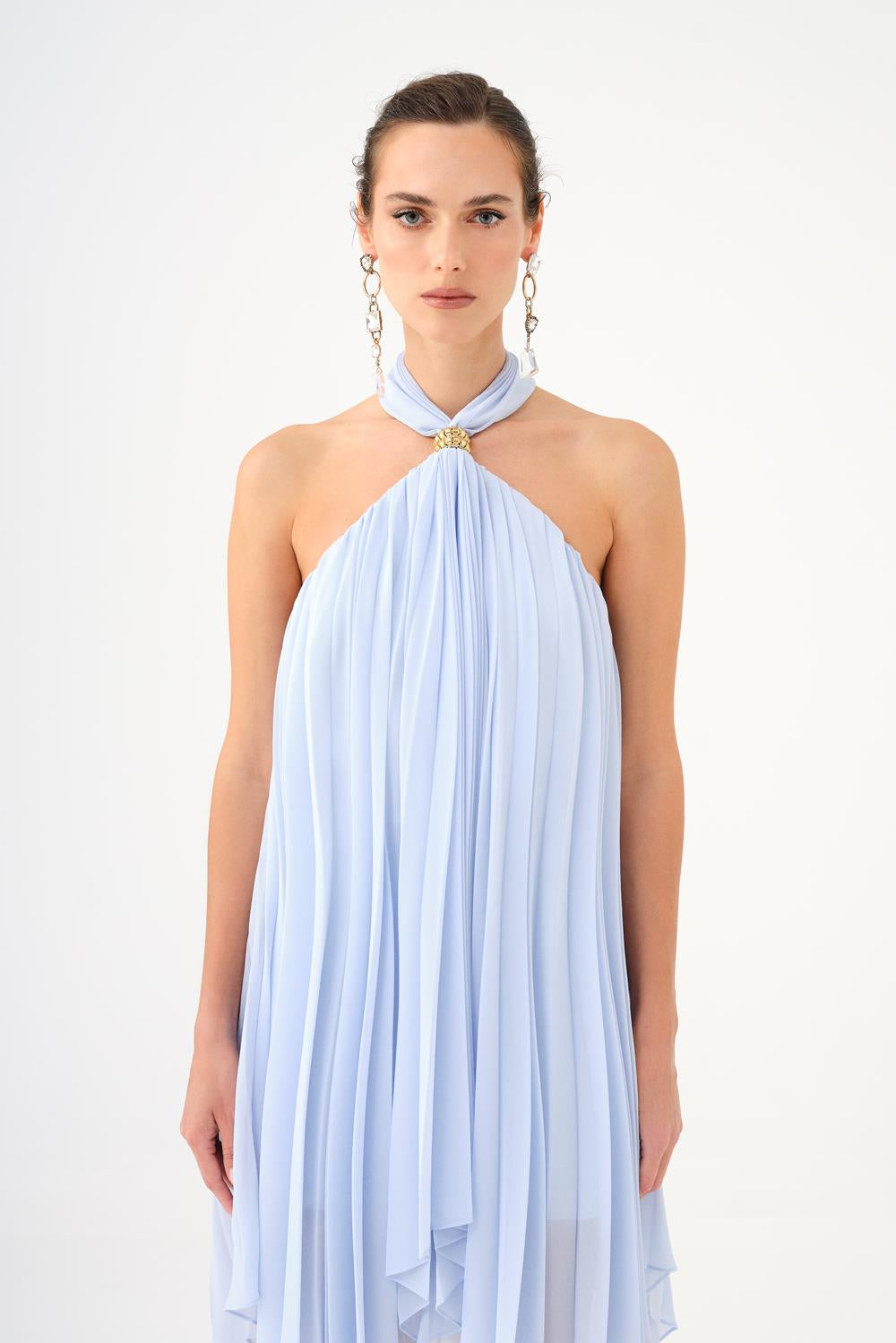 Halter Yaka Broş Detaylı Piliseli Mini Abiye Elbise - 9127C - Açık Bebe Mavi