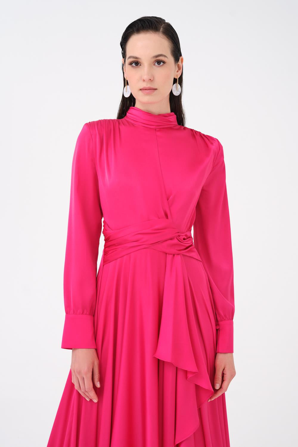 Drape Detaylı Dik Yaka Saten Uzun Abiye Elbise - 9072C - PEMBE