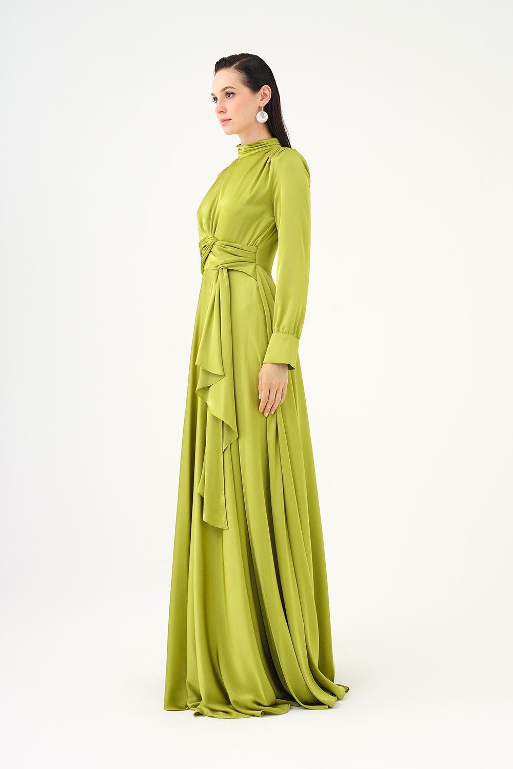 Drape Detaylı Dik Yaka Saten Uzun Abiye Elbise - 9072C - YAĞ YEŞİLİ