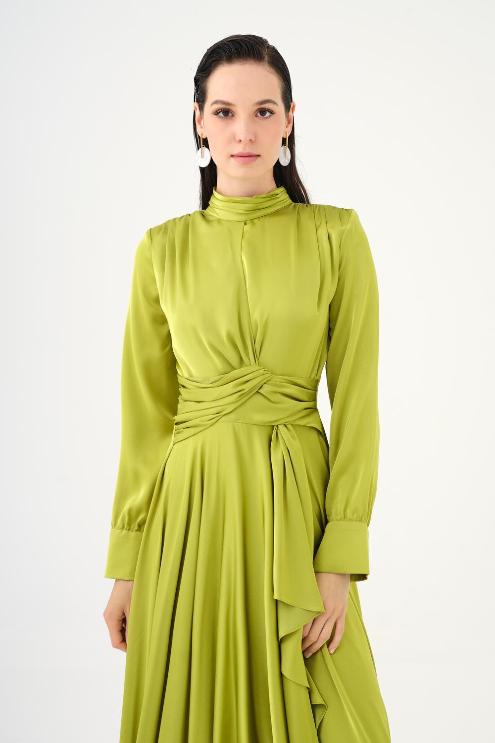 Drape Detaylı Dik Yaka Saten Uzun Abiye Elbise - 9072C - YAĞ YEŞİLİ