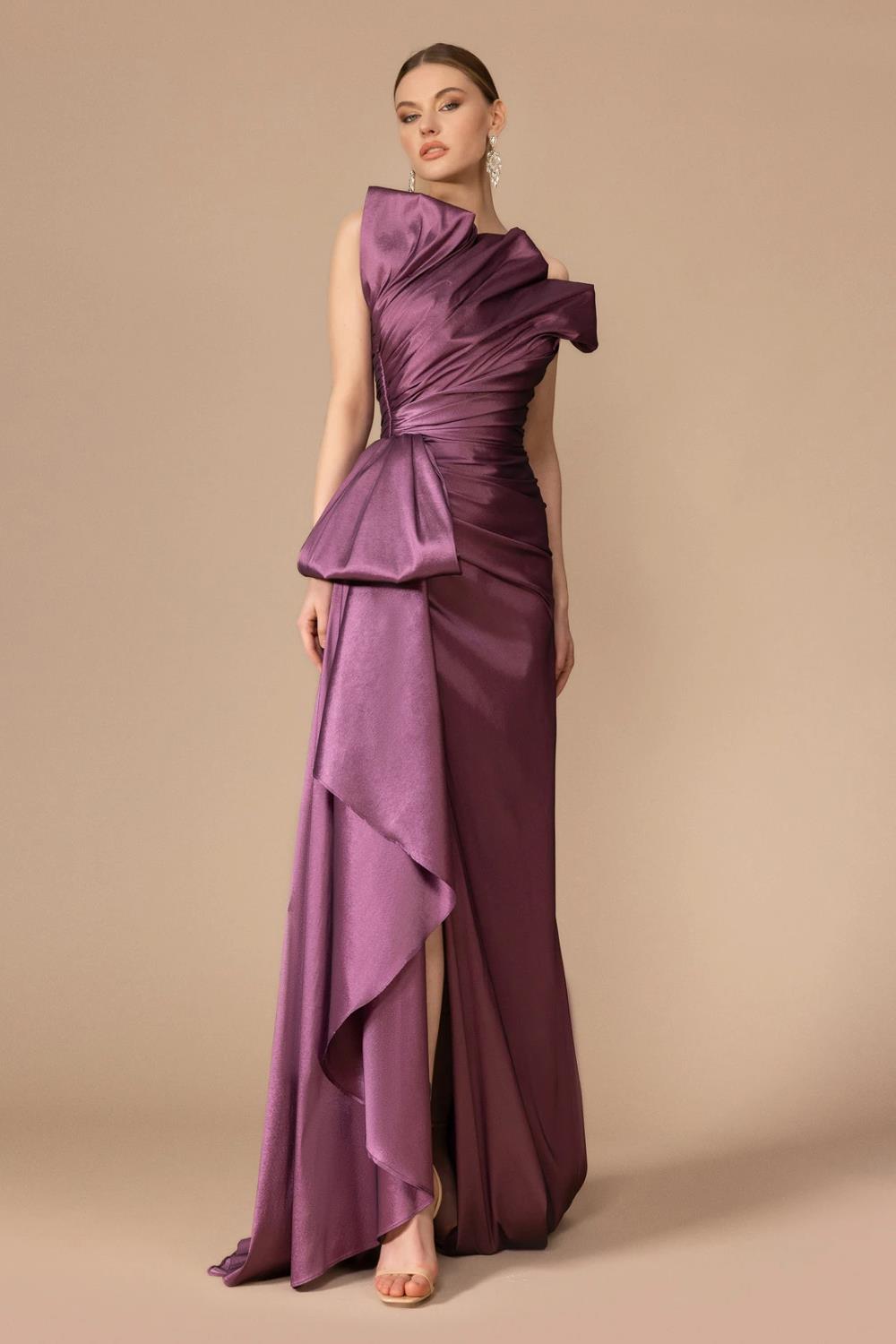 فستان سهرة طويل برقبة بدون أكمام ومزين بفتحة - 7056