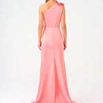 فستان سهرة طويل من الساتان بكتف واحد ومزين بزخارف زهور - 9125C