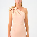 فستان سهرة طويل من الساتان بكتف واحد ومزين بزخارف زهور - 9125C