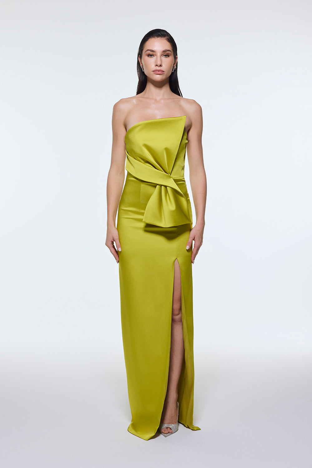 Straplez Yaka Yırtmaçlı Saten Uzun Abiye Elbise - 9281C - GRİ