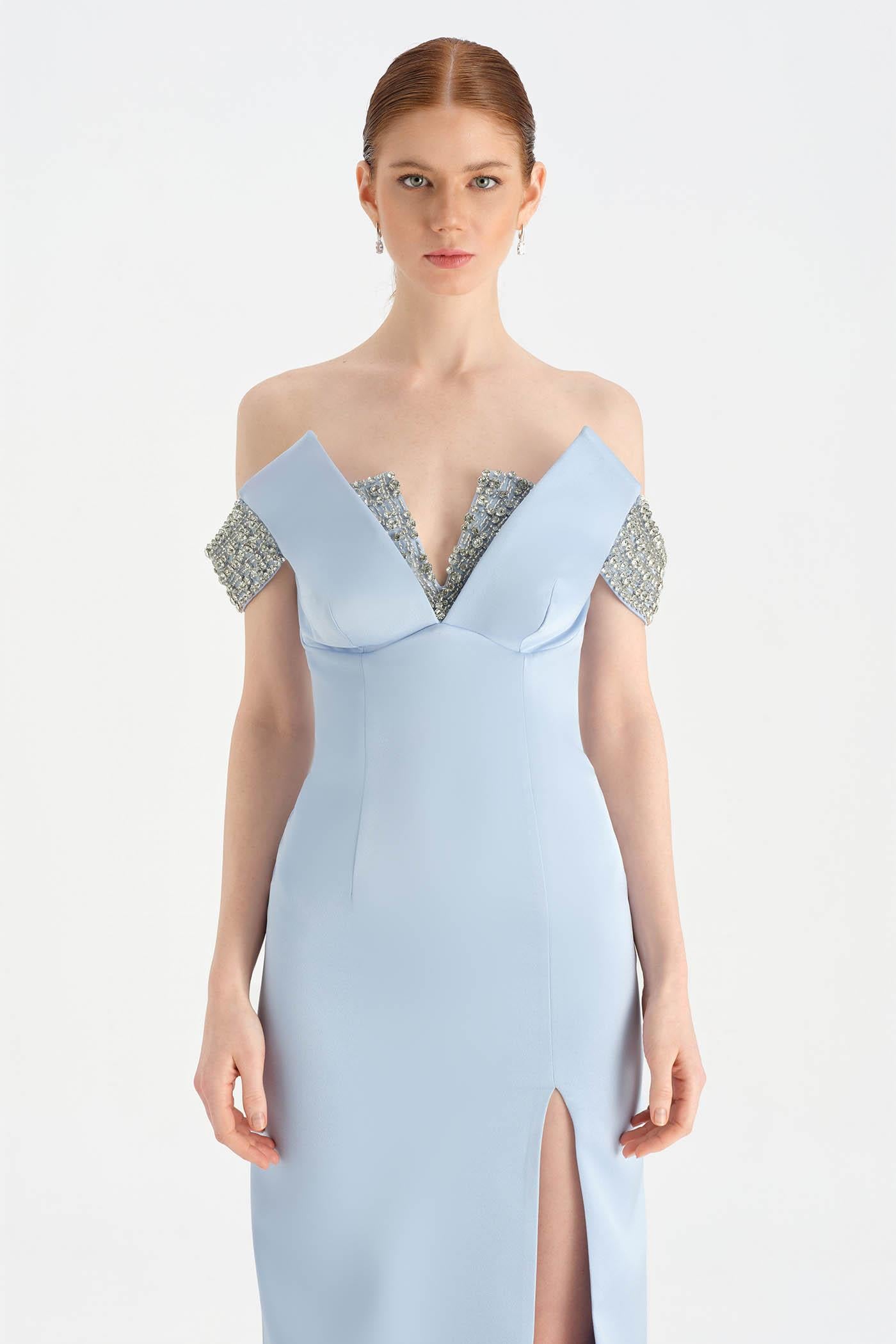 Düşük Omuzlu Yırtmaçlı Taş İşlemeli Abiye Elbise - 26063C