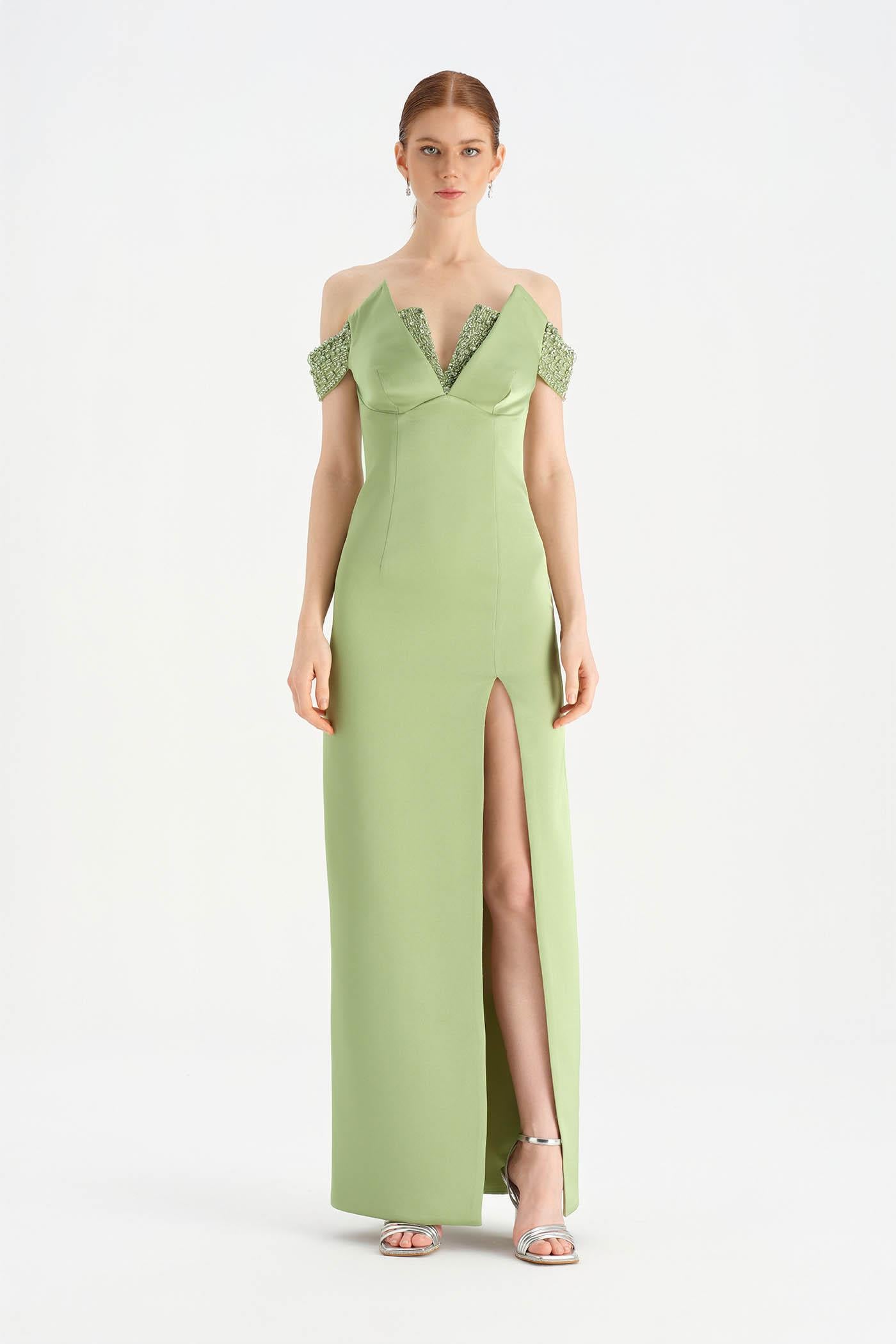 Düşük Omuzlu Yırtmaçlı Taş İşlemeli Abiye Elbise - 26063C