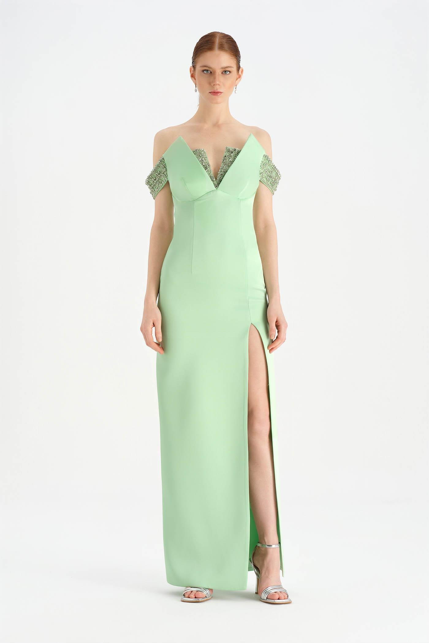 Düşük Omuzlu Yırtmaçlı Taş İşlemeli Abiye Elbise - 26063C