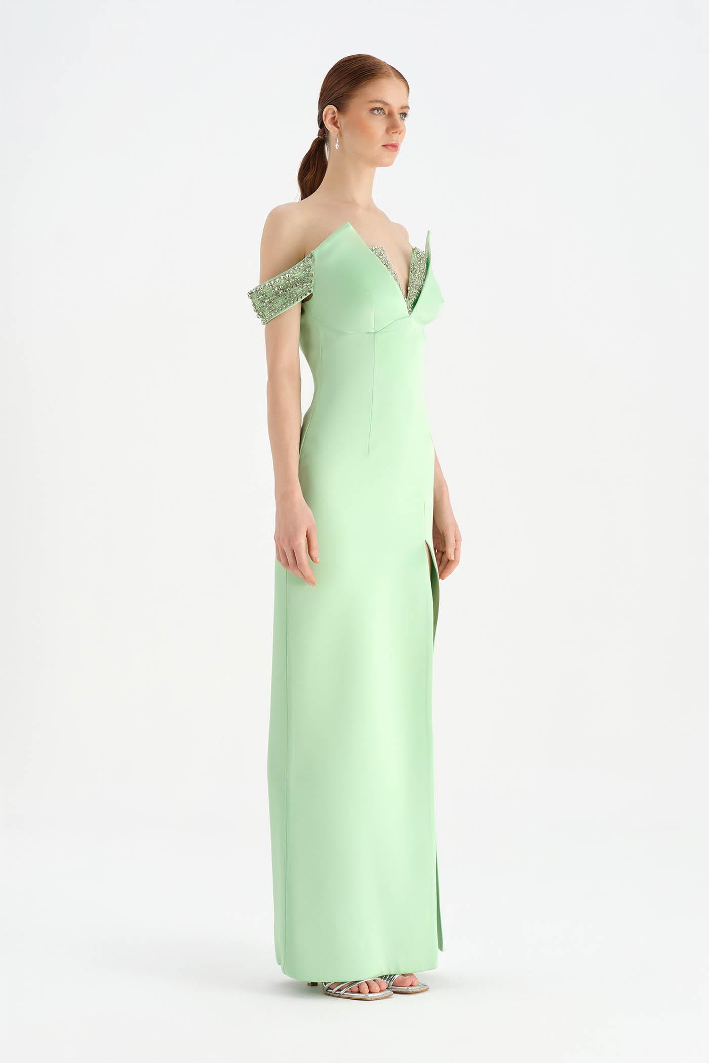 Düşük Omuzlu Yırtmaçlı Taş İşlemeli Abiye Elbise - 26063C