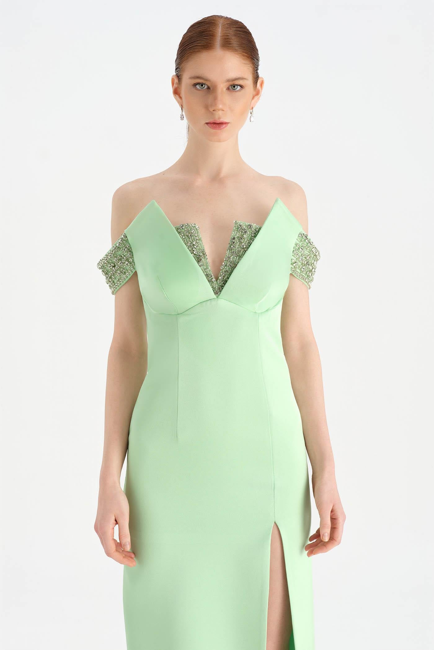 Düşük Omuzlu Yırtmaçlı Taş İşlemeli Abiye Elbise - 26063C