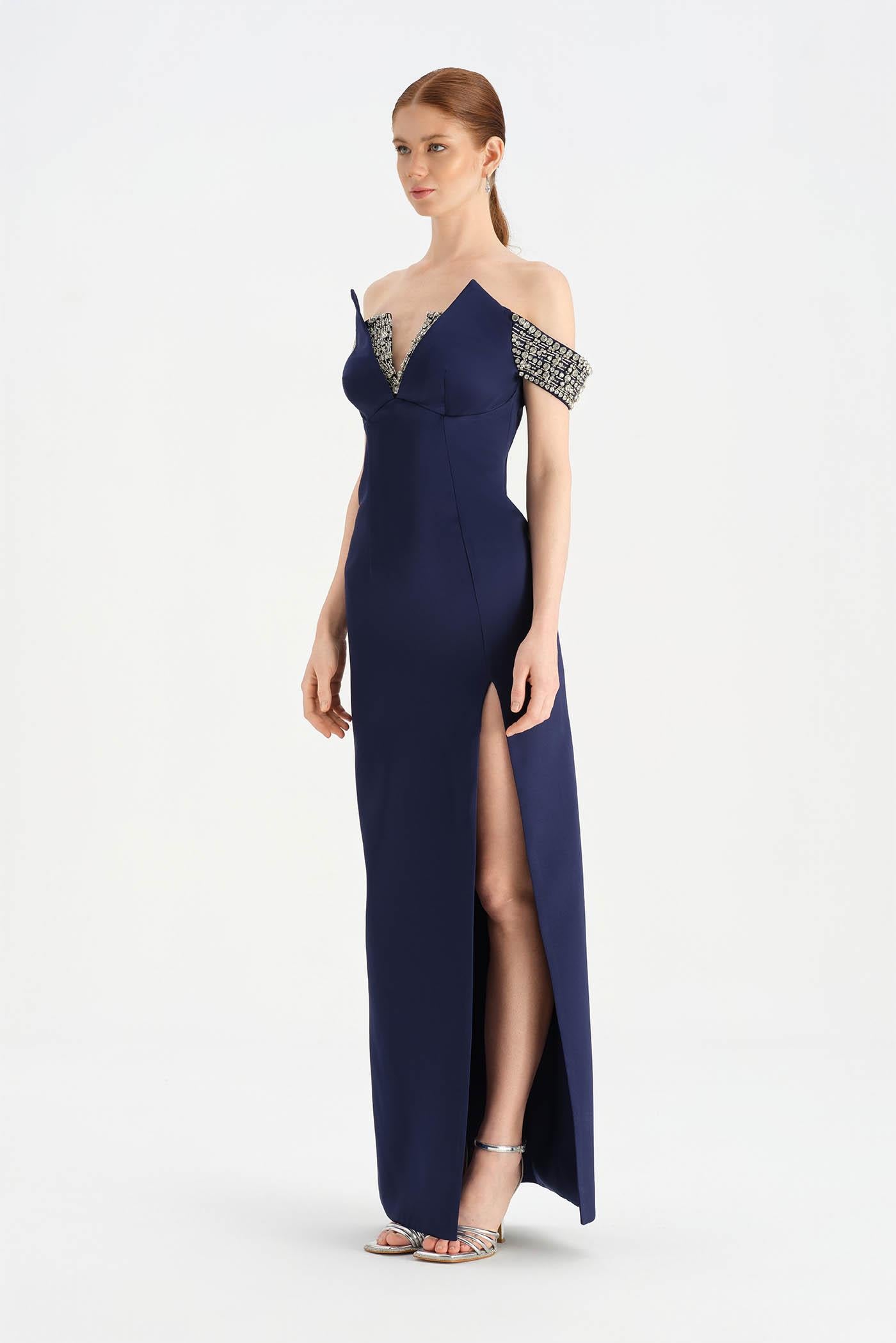 Düşük Omuzlu Yırtmaçlı Taş İşlemeli Abiye Elbise - 26063C