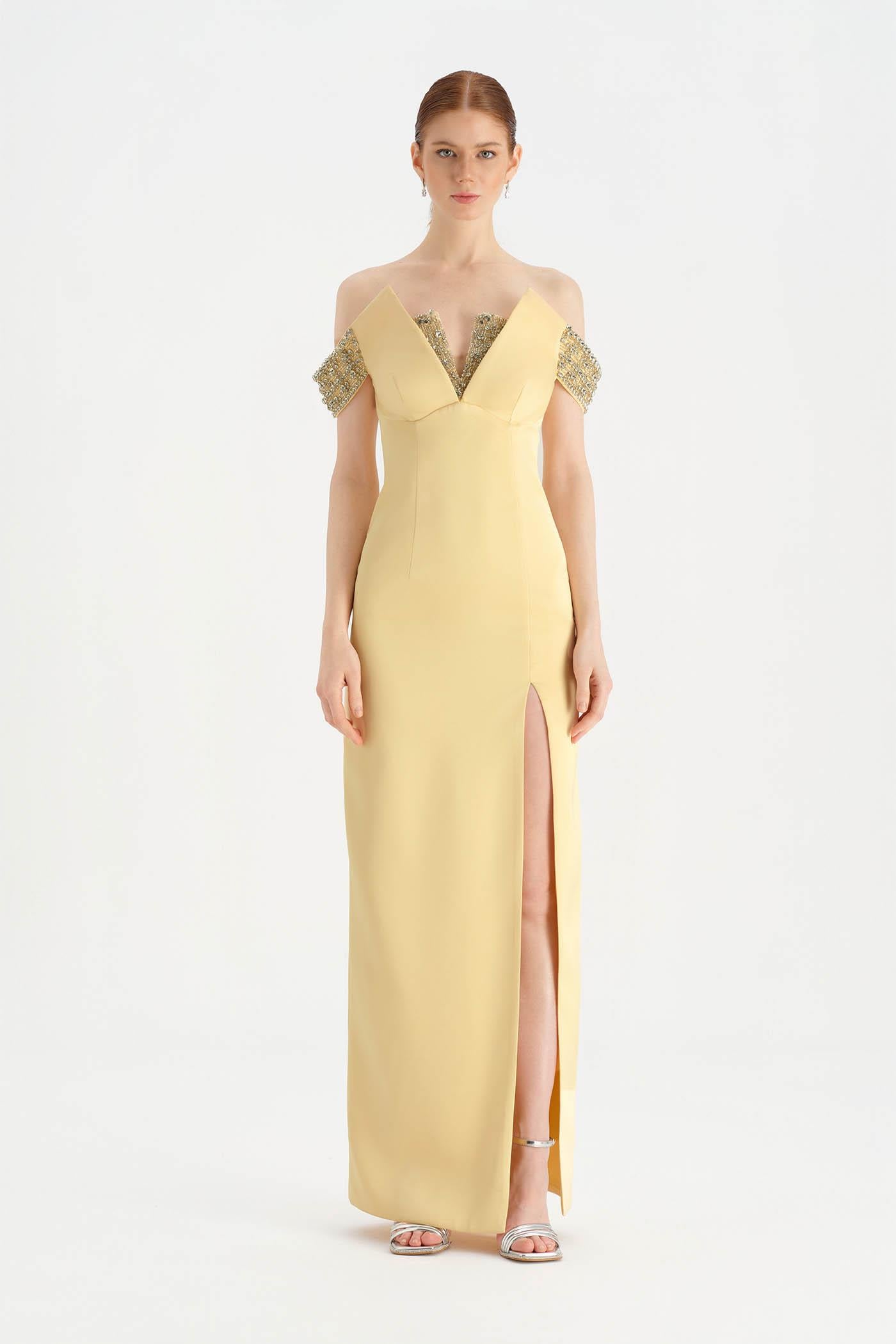 Düşük Omuzlu Yırtmaçlı Taş İşlemeli Abiye Elbise - 26063C