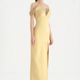 Düşük Omuzlu Yırtmaçlı Taş İşlemeli Abiye Elbise - 26063C