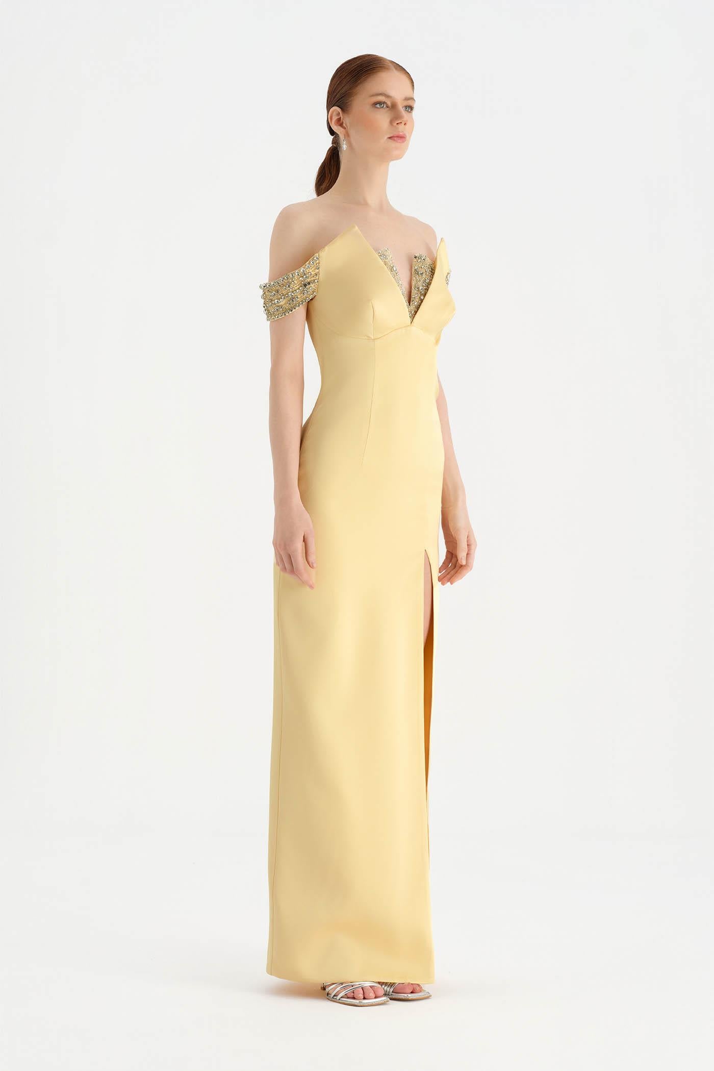 Düşük Omuzlu Yırtmaçlı Taş İşlemeli Abiye Elbise - 26063C