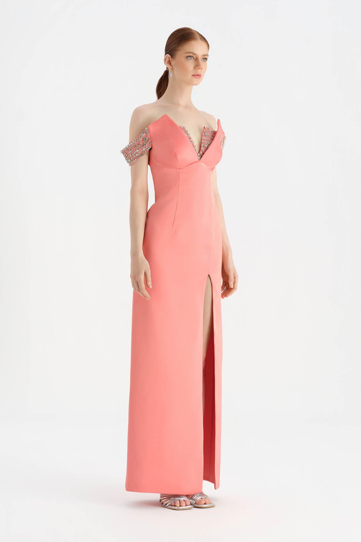 Düşük Omuzlu Yırtmaçlı Taş İşlemeli Abiye Elbise - 26063C