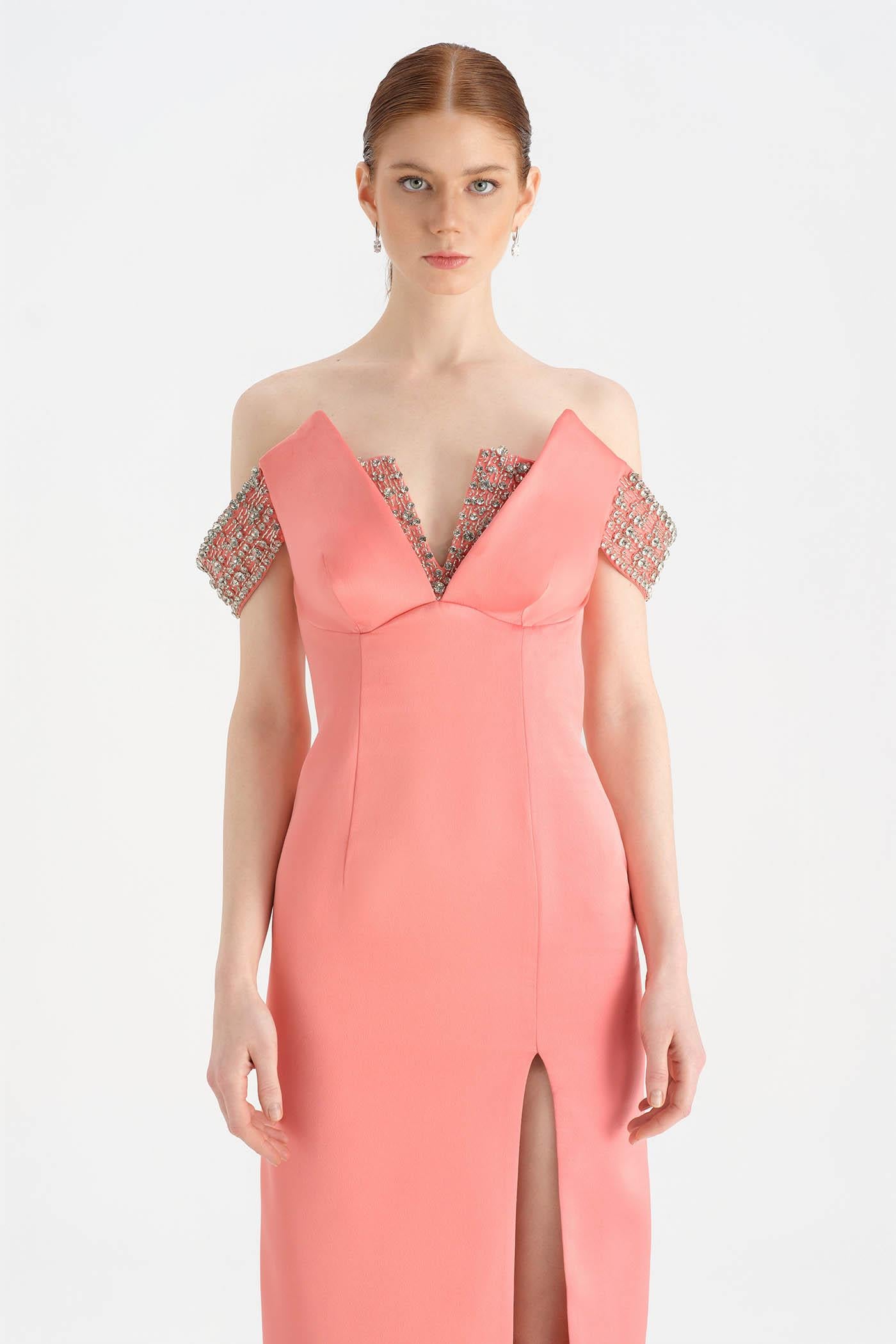 Düşük Omuzlu Yırtmaçlı Taş İşlemeli Abiye Elbise - 26063C