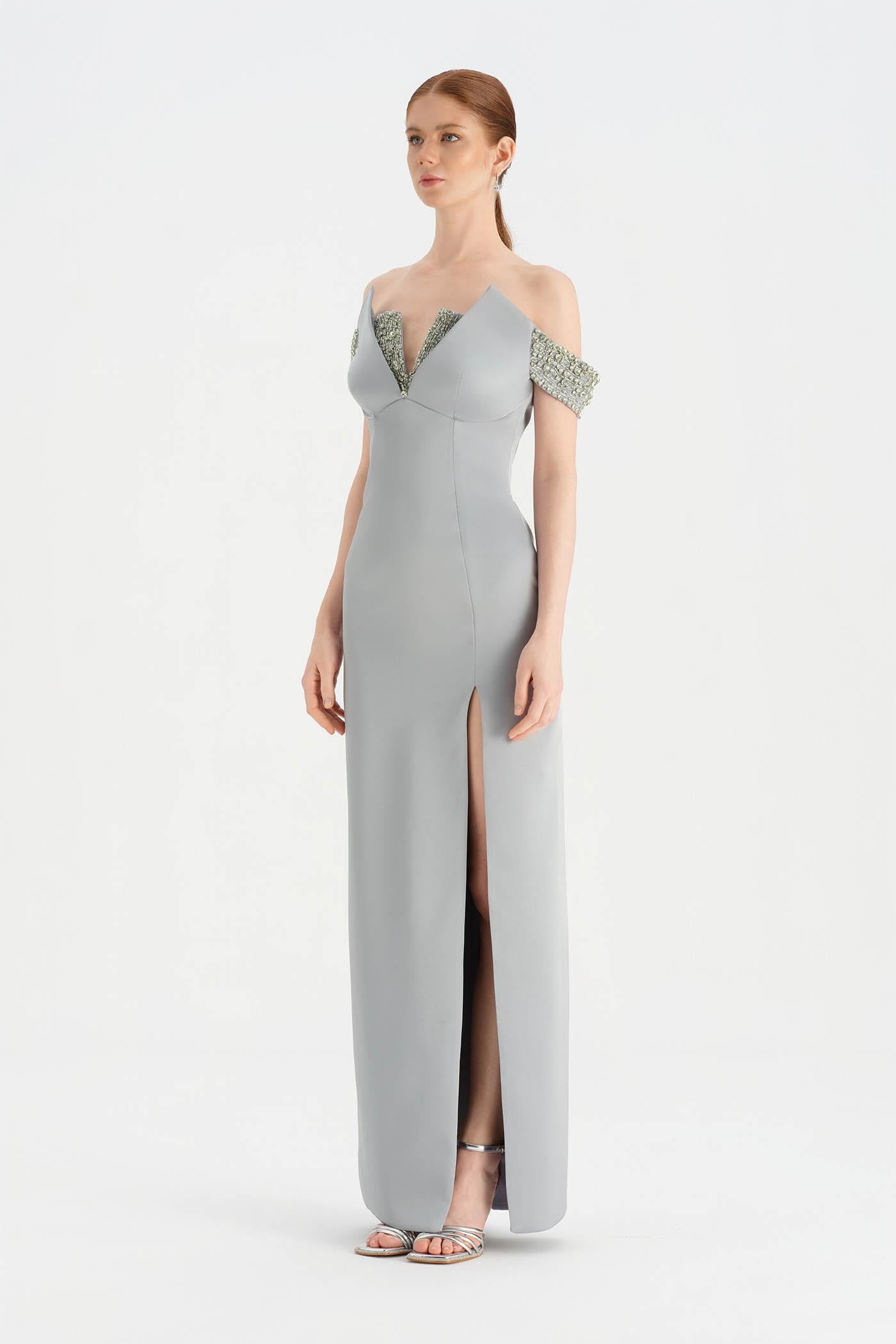 Düşük Omuzlu Yırtmaçlı Taş İşlemeli Abiye Elbise - 26063C