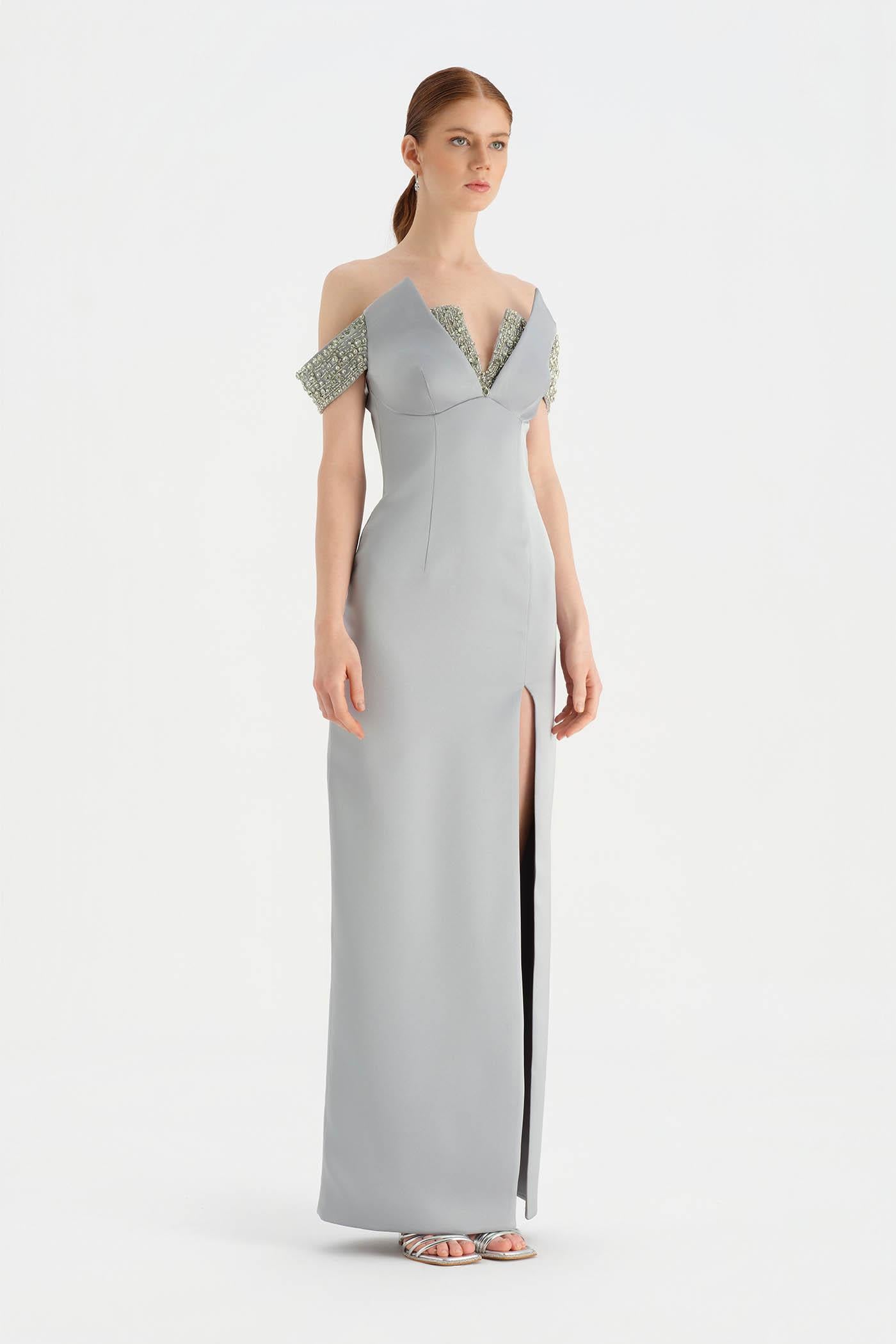 Düşük Omuzlu Yırtmaçlı Taş İşlemeli Abiye Elbise - 26063C