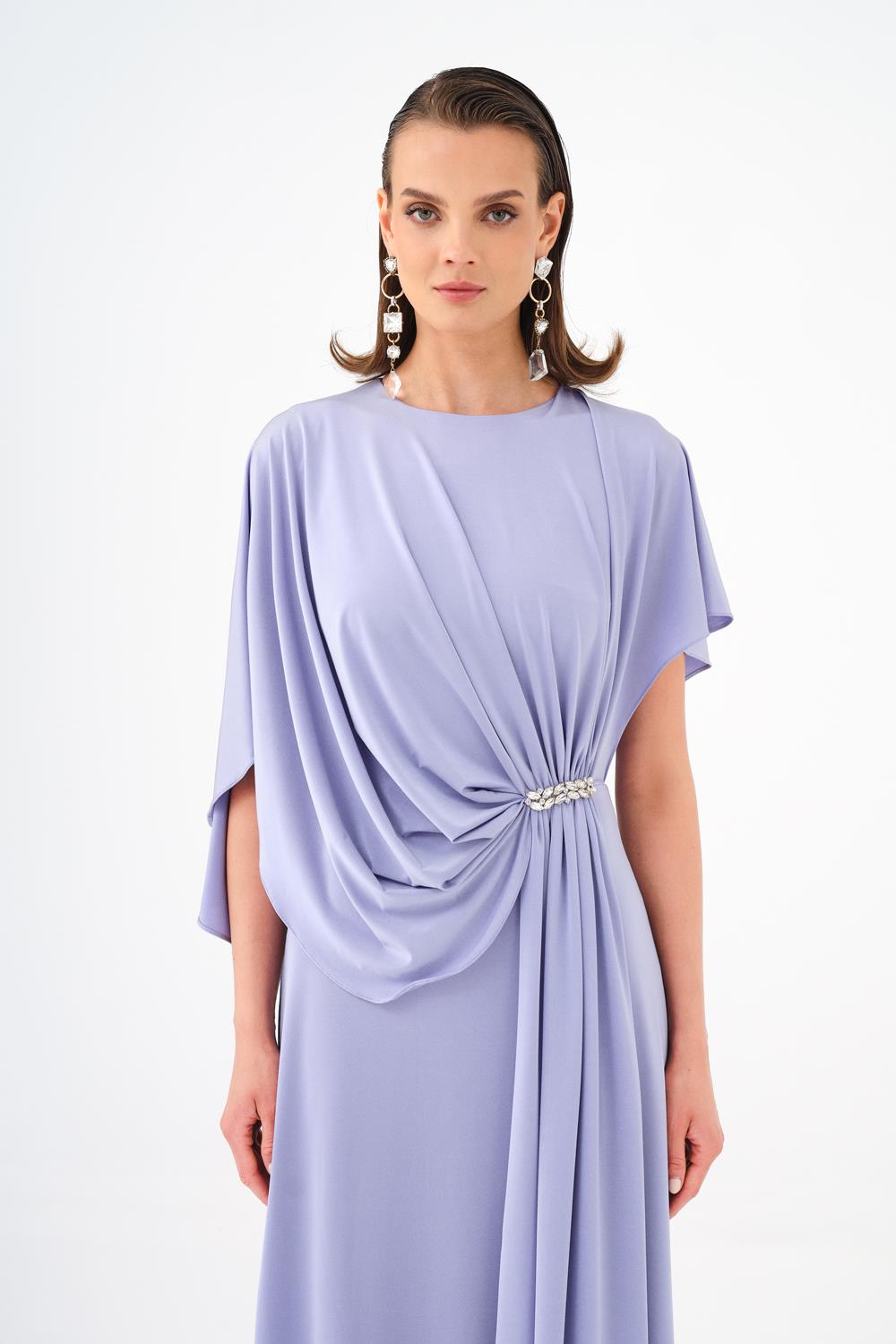 Taş İşleme Detaylı Yarım Kol Drapeli Uzun Abiye Elbise Gri-Lavanta
