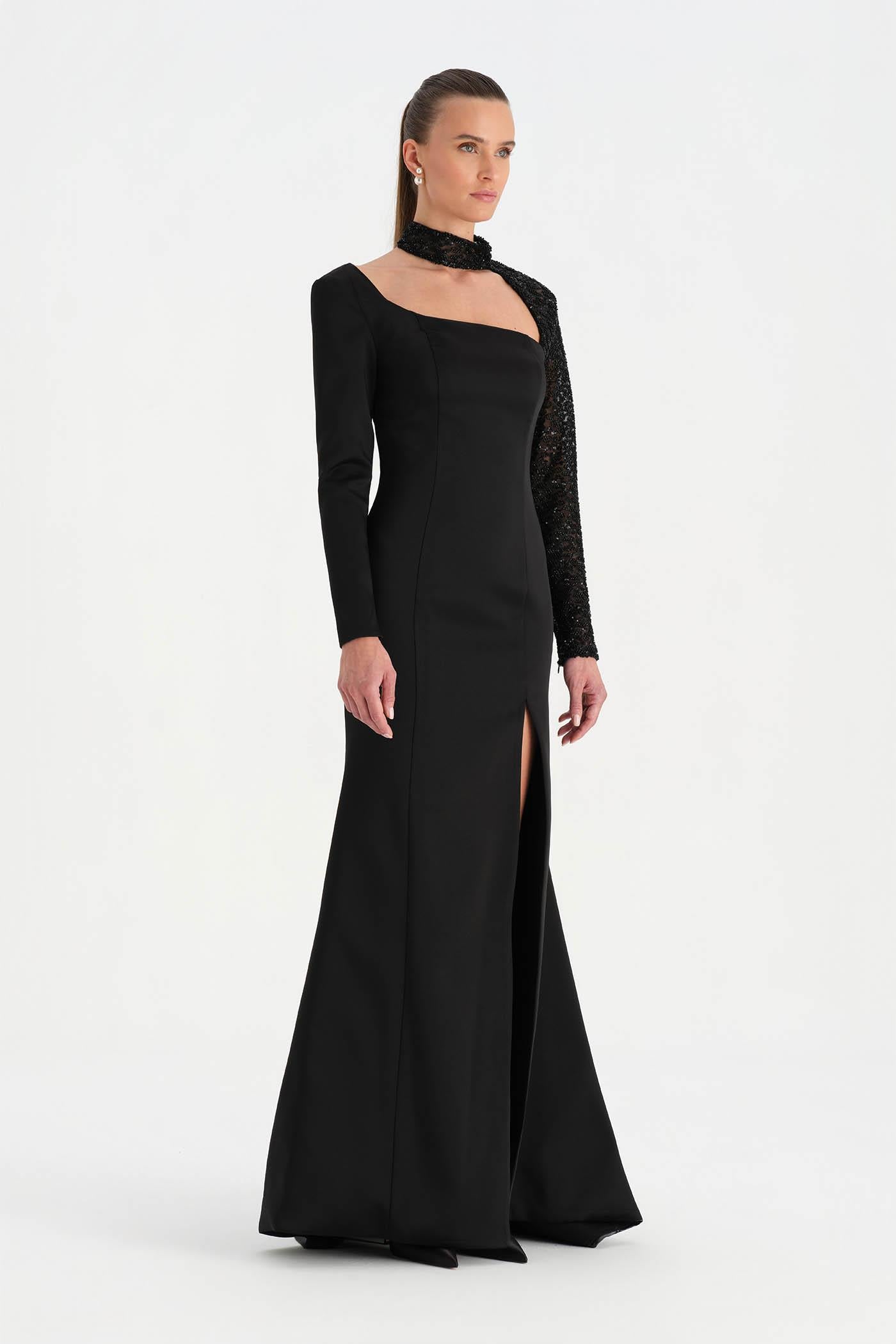 Yırtmaçlı Asimetrik Yaka Kolu Boncuk Detaylı Abiye Elbise - 26044C - SİYAH