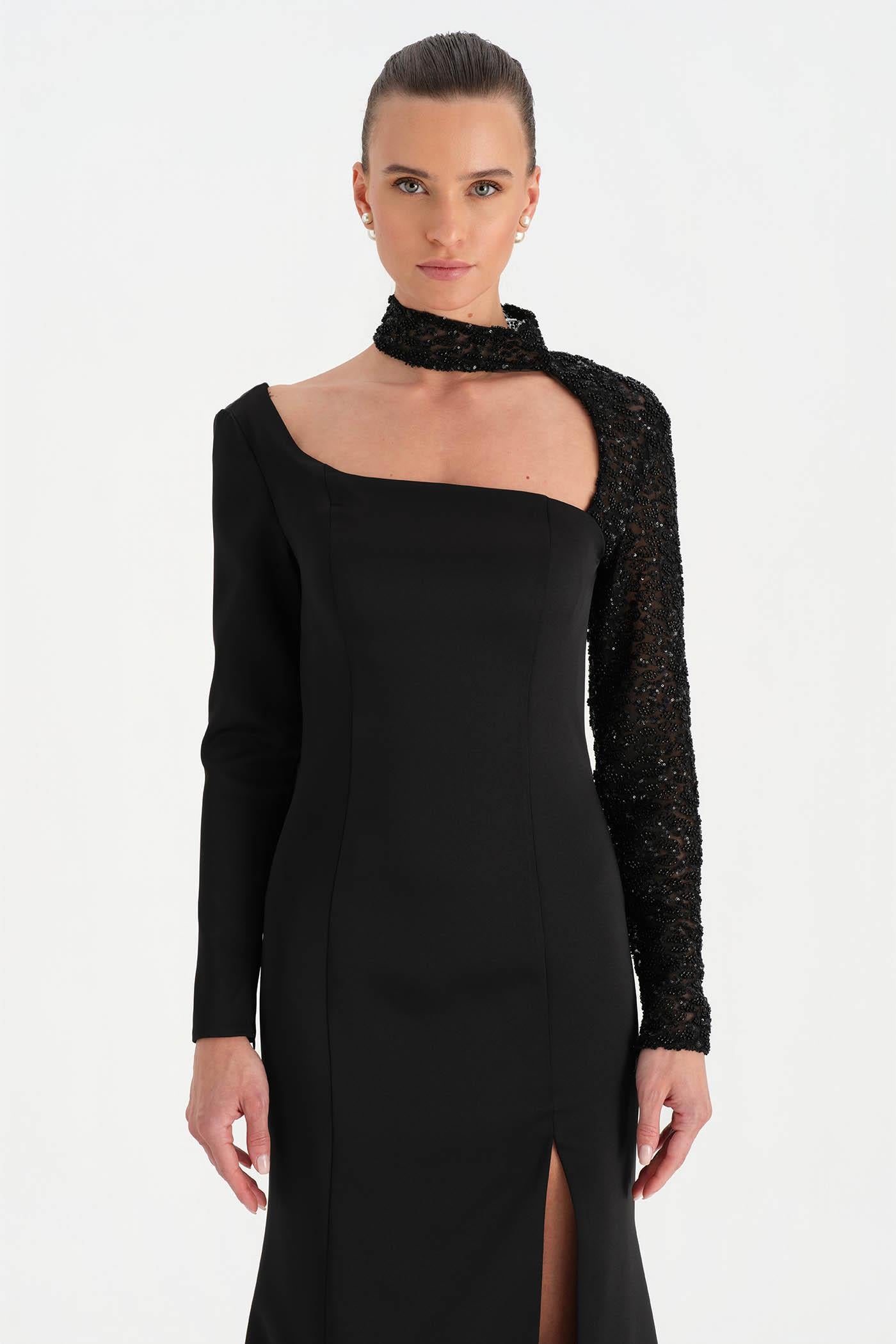 Yırtmaçlı Asimetrik Yaka Kolu Boncuk Detaylı Abiye Elbise - 26044C - SİYAH