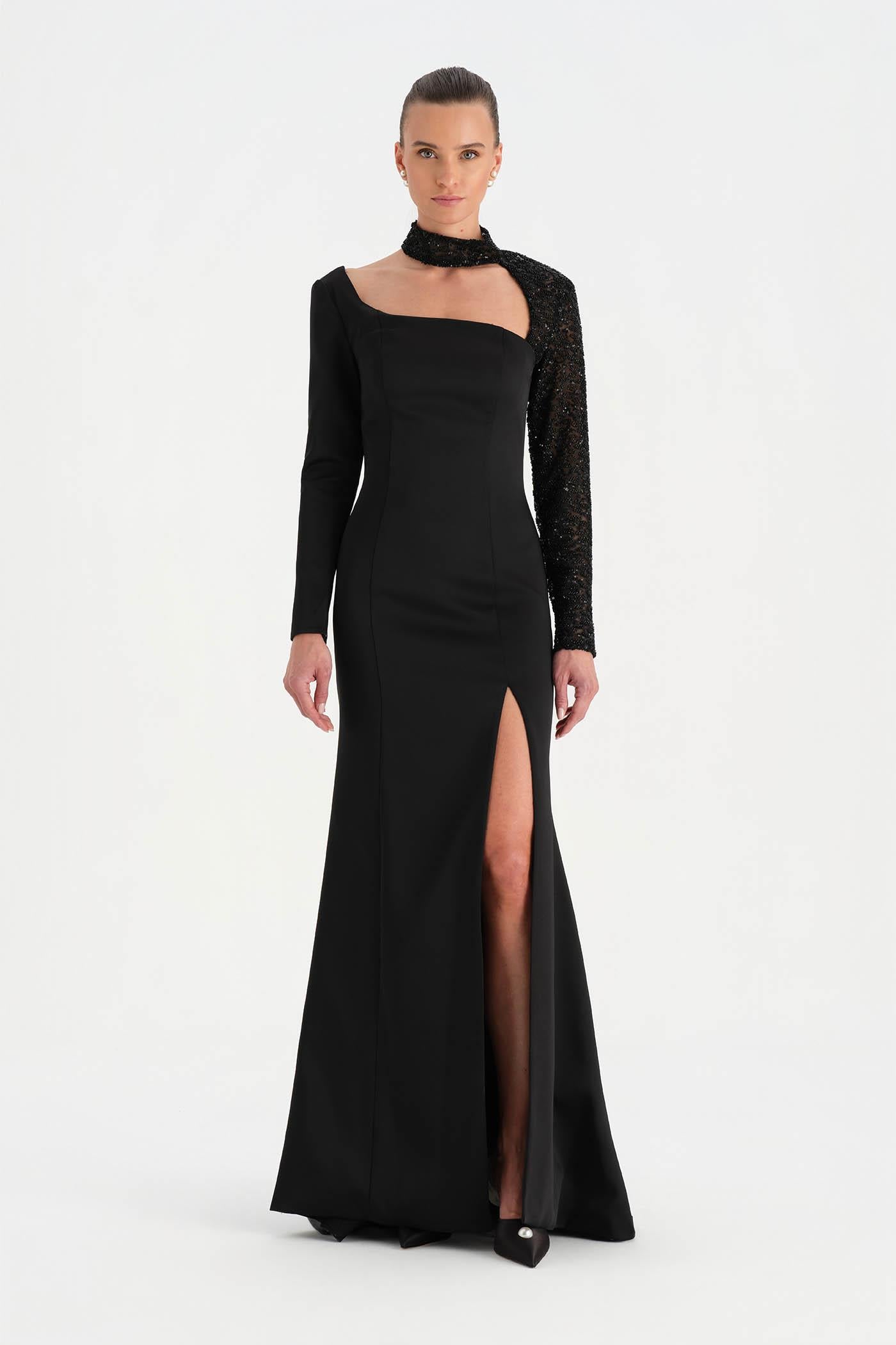 Yırtmaçlı Asimetrik Yaka Kolu Boncuk Detaylı Abiye Elbise - 26044C - SİYAH