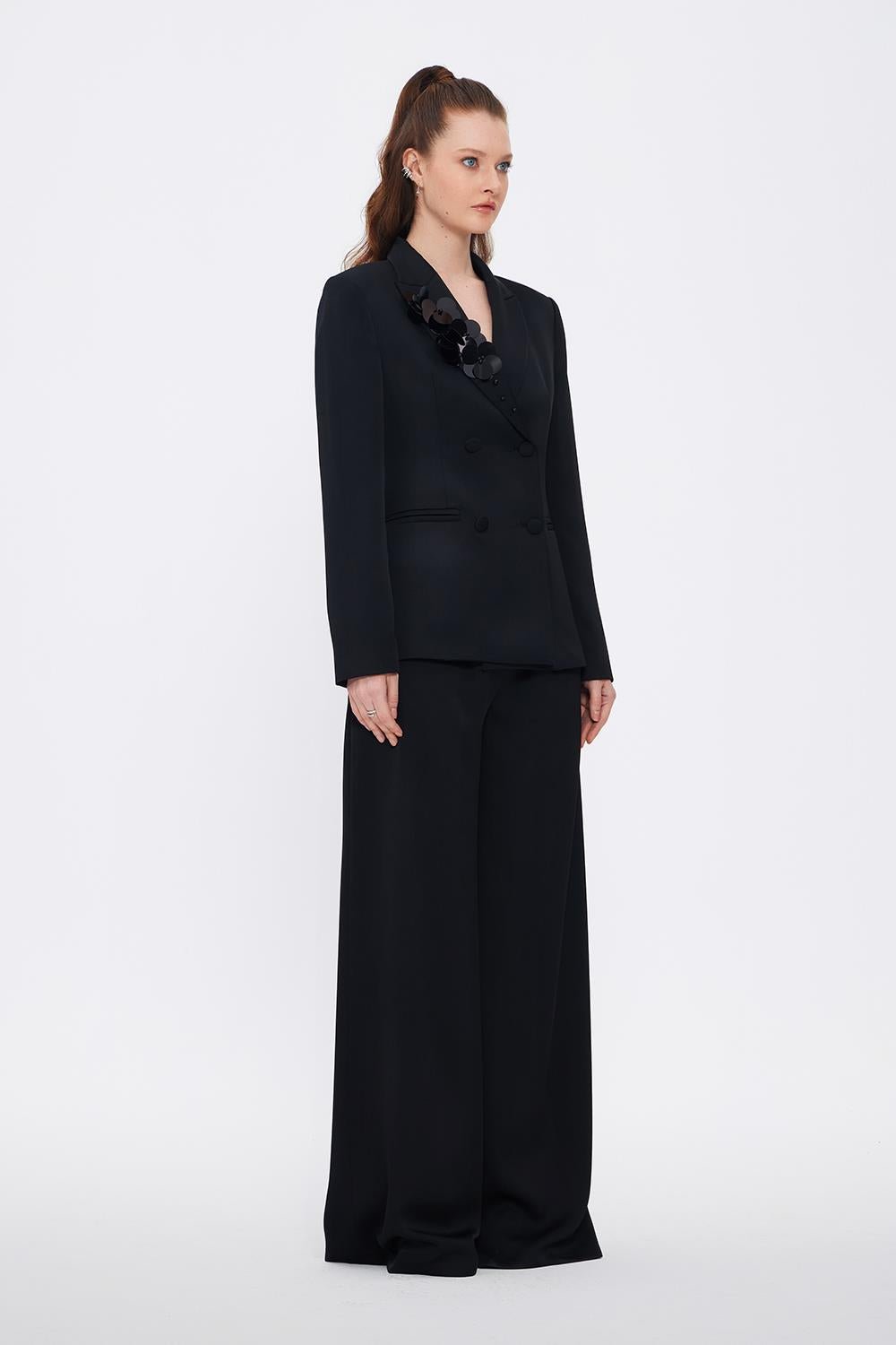 Yaka Detaylı Bol Paça Siyah Takım Elbise 