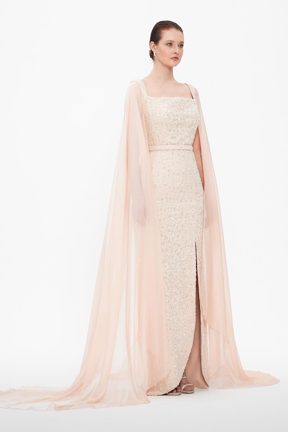 İşleme Detaylı Tek Kol Yırtmaçlı Uzun Abiye Elbise